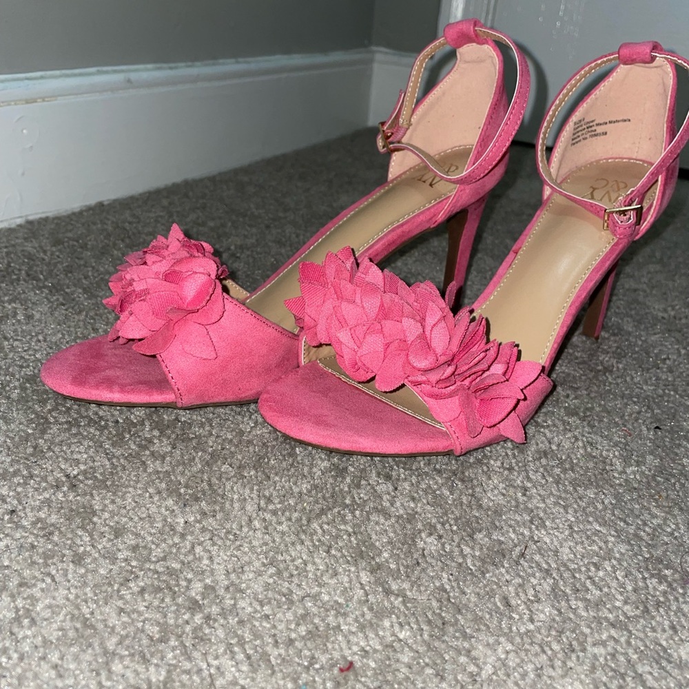 Heels - Picture 4 of 4
